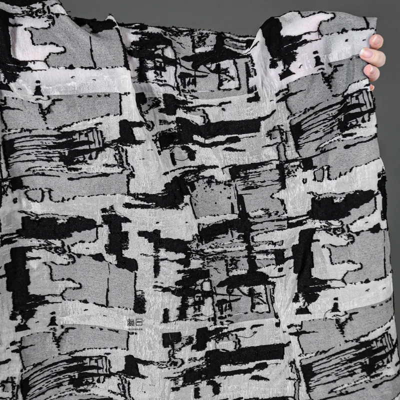 Crno-siva жаккардовая tkanina sjena rezanja, ветровка, kaput, hlače, haljinu, Modni dizajner odjeće za šivanje, na veliko platno